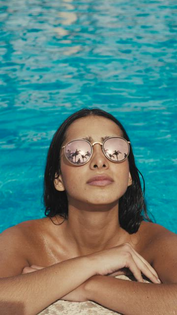 Portrait of a woman in a pool .